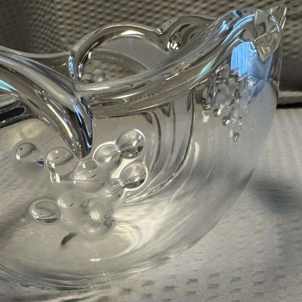 Mikasa Clear/Frosted Raised Grape Design Swirl Edge Scalloped Rim Serving Bowl